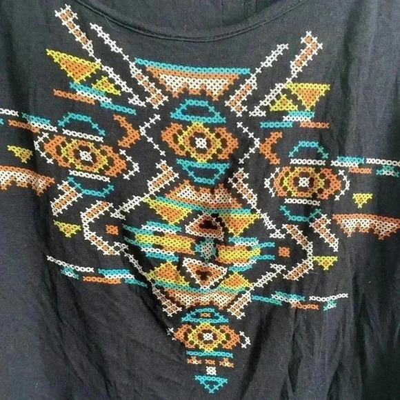 💥Cozy Casual Boho Vibes Azteca Print Black Plus-size Crop top 3X - Picture 4 of 6
